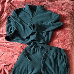 Lululemon matching sweatshirt and sweat pants set